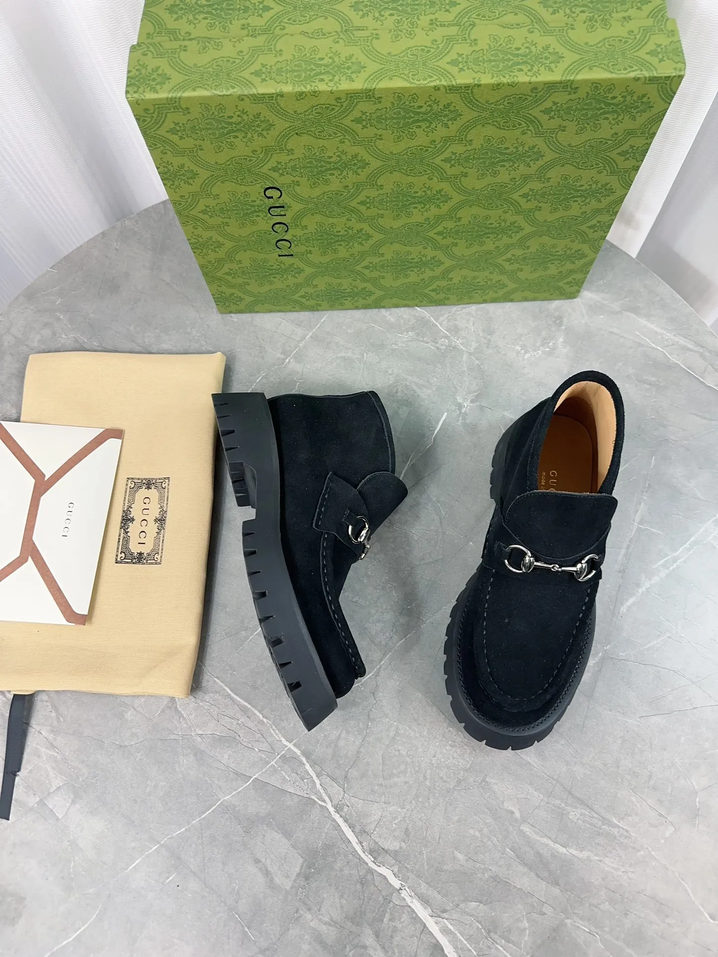 Men's shoes 💰620💰 New model from Gucci, double GG groove thick-soled loafers. The original version is made 1:1. Super beautiful quality, classic model at the counter. ❶Upper: original open-edge beaded cowhide ❷Inner lining: water-dyed cowhide ❸Feet: water-dyed cowhide ❹Outsole: ultra-light original sole ❺thick sole heightening: 3.5cn ❻Packing: original packaging ❼Number: 35-42 (41 41 customized, non-refundable) Men's model: 38-46 (45, 46 customized, non-refundable)